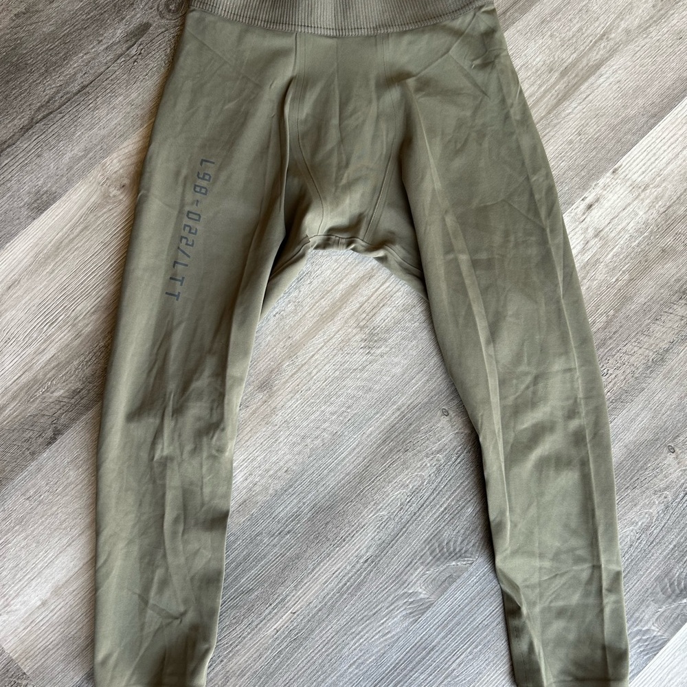 Lululemon License to Train Pant 21” Large Olive Green - Picture 3 of 7